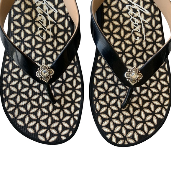BRIGHTON Wedge Sandals Size 8 With Dust Bag Black Wedge Flip Flops Brand New - Picture 7 of 9